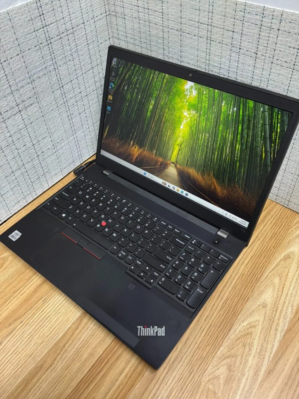 Lenovo ThinkPad T15p Gen 1 15.6